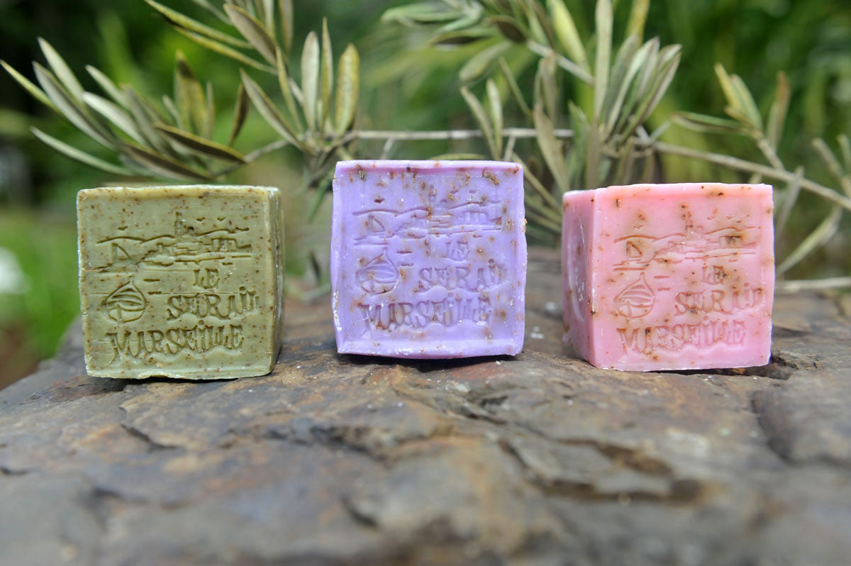 French Bliss is selling French products in Australia. This 150g exfoliating Verbena scented soap is made from Marseille soap flakes. It softens and nurtures the skin naturally. Available in 3 different scents: verbena, lavender and rose.