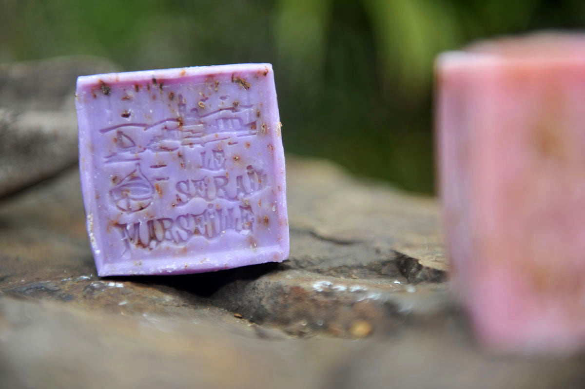 French Bliss sells online French soaps made in France. Our 150g exfoliating scented soaps are perfect to get rid of dead skins and show a radiant new skin. Available in different options: Rose, Lavender and Verbena.